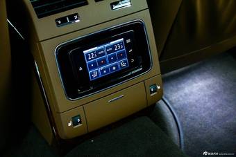 2014款辉腾3.0L自动商务型到店实拍