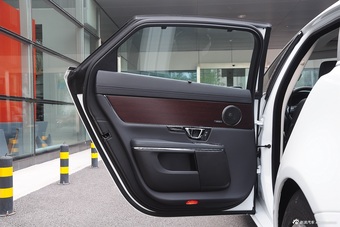 2015款捷豹XJL2.0T两驱典雅商务80周年典藏版