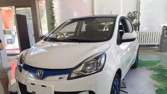 售价6W续航200km长安奔奔EV电动小汽车