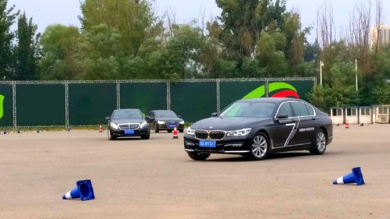 【泡芙车评】三杰出动，万马齐喑！BBA三旗舰对比驾驶