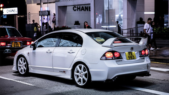 为什么HK的车子比大陆帅，只因一块车牌？