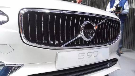 豪华品牌C级车扎堆来袭，国产沃尔沃S90靠什么参战？