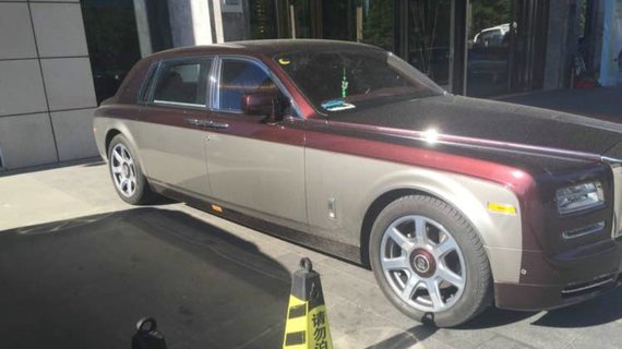 这车一年的折旧费就是一辆奥迪A8，国内很难见到，车里可以下棋