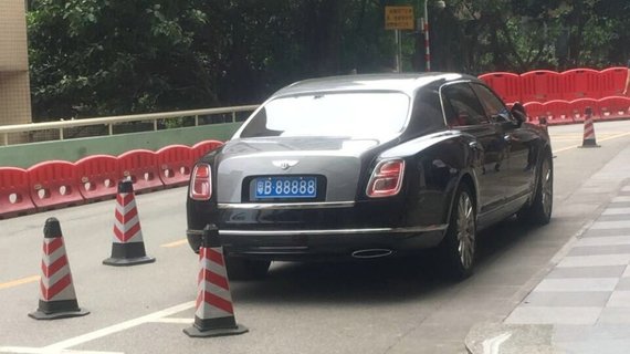 车牌比宝马7系贵，粤B88888换车了，从劳斯莱斯到顶级宾利
