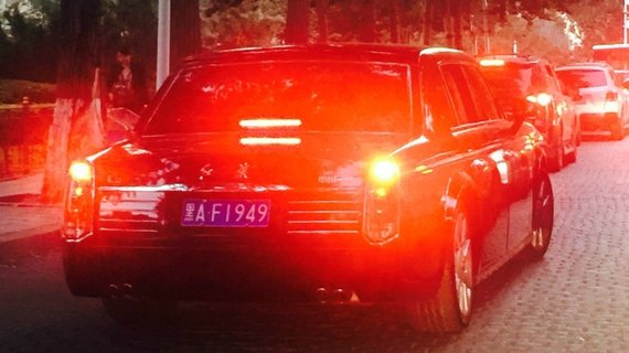 黑龙江最牛的红旗，跟了几里路，就为多看几眼，不愧是国产豪车