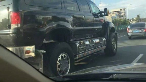 全球最大重型超级皮卡，上车像上楼一样，比F650还大