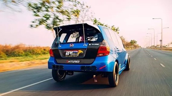 还在调侃超跑飞度吗？别人家的这辆真的能“干”GT-R