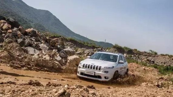 从容尽繁华 试驾新款Jeep自由光