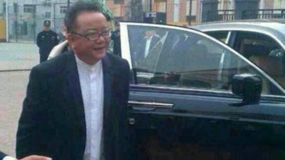 王刚老师的座驾，顶级豪车配专职司机，车牌仅次于九五至尊