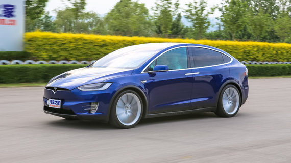 【原创试驾】杀出一匹黑马！抢先试驾力帆X80 ——by@孙大诚