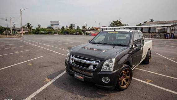 五菱荣光有对手了，五十铃皮卡要上天！