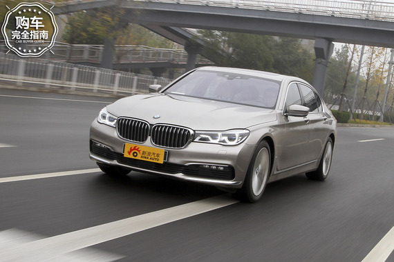 宝马7系 740Li 尊享型