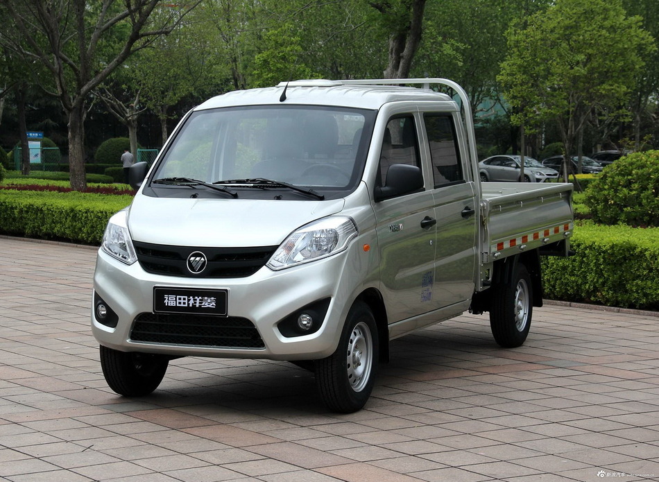 2018款祥菱v15l手动23米双排栏板dam15r