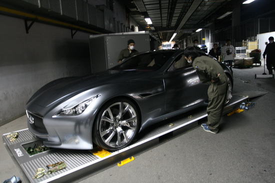 英菲尼迪Essence概念车入主展台全过程