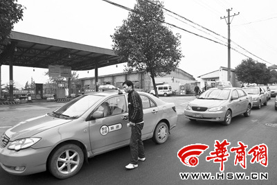 加气站优先满足记帐车 不给出租车加气