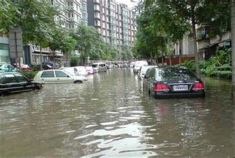 暴雨来临拿保险护车　涉水险有什么讲究