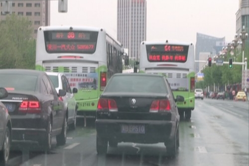 机动车“加塞”现象普遍 引发事故占3成