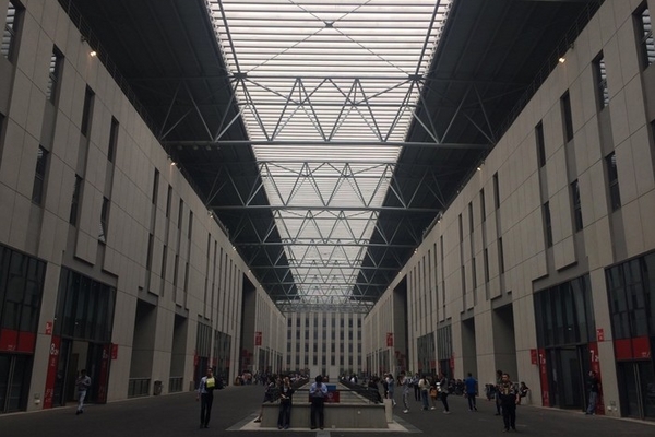 买车变成了买机器人 我逛了个假车展？