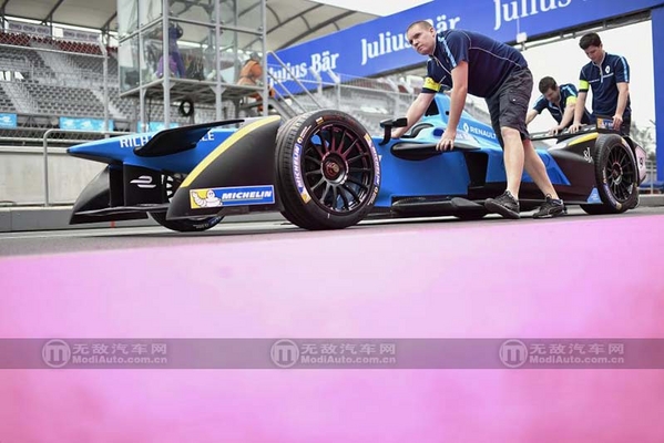 剩下1%电量冲线 2017 Formula E墨西哥