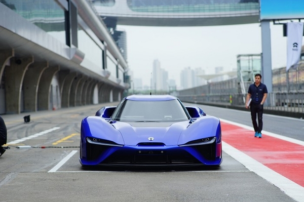 赛道体验蔚来 EP9：加速比肩三大神车，它真的做到了