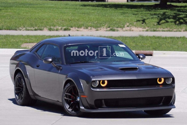 道奇挑战者SRT Hellcat宽体谍照 更狂野