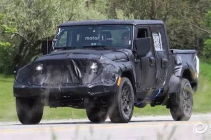 越野兼顾货运 牧马人皮卡路试谍照再次曝光