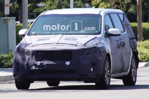 曝起亚新款嘉华谍照 外观调整/明年亮相