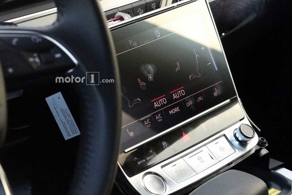 奥迪Q8内饰谍照首曝 借鉴SQ7设计