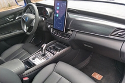 比亚迪宋7座版内饰实拍图曝光 中控屏支持90°旋转