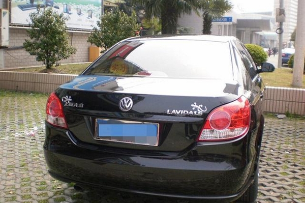 老司机在车后贴壁虎什么意思 真相有些意外