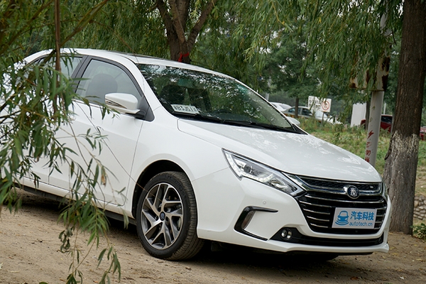 还有这种骚操作？车载中控居然能玩王者荣耀