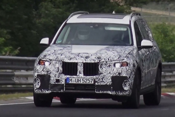 曝宝马X7测试谍照或将亮相法兰克福车展