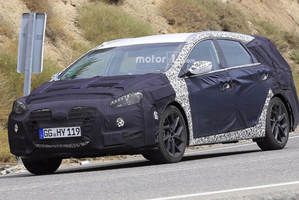 现代新款i40 Spied谍照曝光 2018年亮相