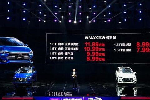 挂美国车牌的比亚迪，车内按钮是密密麻麻汉字，老外看着哭笑不得