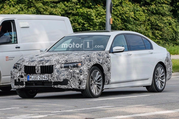 宝马全新7系路试谍照曝光 或明年亮相