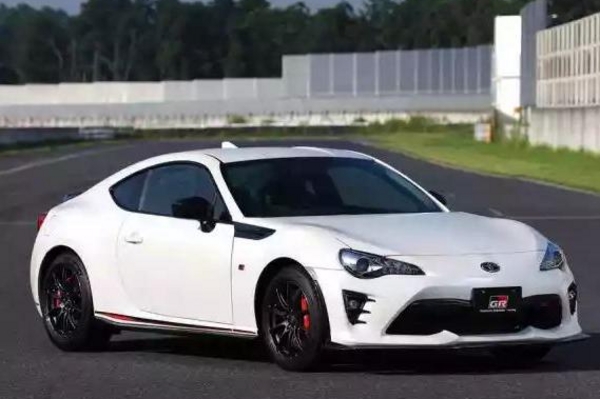 服！丰田把买菜车都搞了个性能版