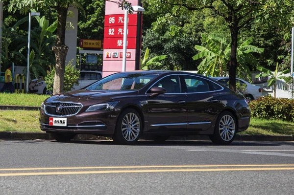 1公里不到5毛钱，这台5米长的美系B+级大轿车油耗直追日系