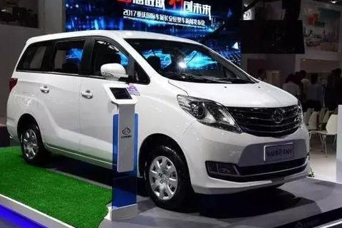 自主豪华MPV 空间超大 载人拉货两不误 售价5万起