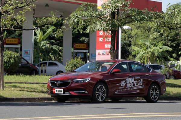 【实测】5毛钱一公里，没想到2.0T+9AT最强B级车竟如此省油！