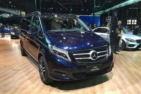 奔驰V260L终结埃尔法，配宝石蓝漆，带1米4双人床，内饰完虐它！