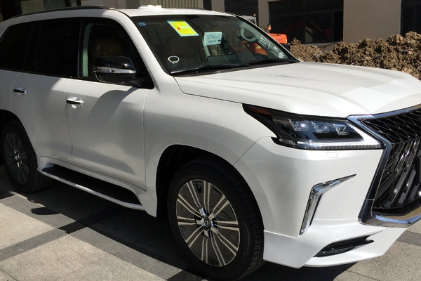 不再犹豫地订车，雷克萨斯LX 570巅峰限量版。