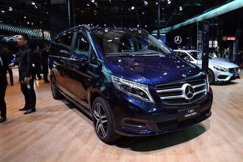 奔驰V260L终结埃尔法，配宝石蓝漆，带1米4双人床，豪华堪比S级