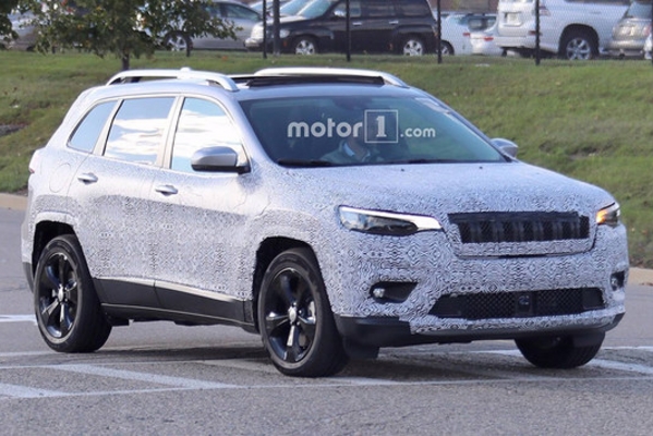Jeep全新自由光谍照曝光 最快下月亮相