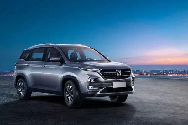 宝骏又出新车，一看就是硬货，560这下尴尬了！