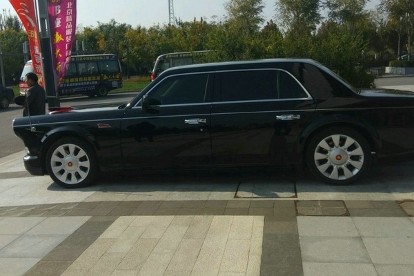河北首辆红旗L5，700多万的豪车不输宾利，想试驾这车都要去长春