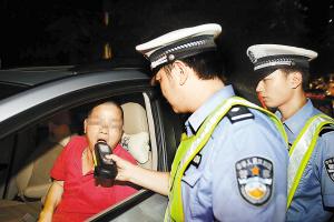 深圳修改处罚条例 首次冲红灯罚500记4分