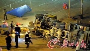 广州一搅拌车失控冲向路边摊 至少1死10伤