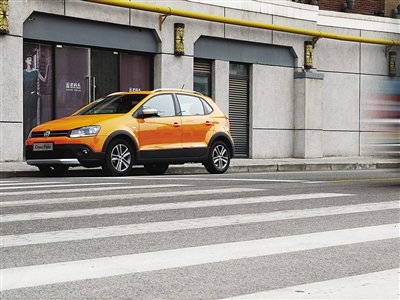 人间四月天--试驾上海大众新Crosspolo