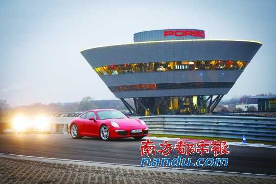 “飞”一般地畅快 试保时捷911 CarreraS