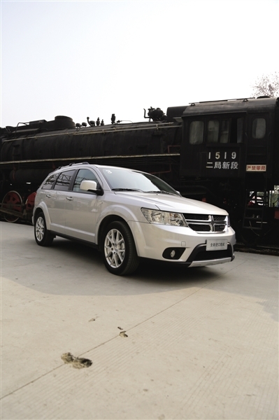 新装再袭--试驾克莱斯勒道奇新酷威